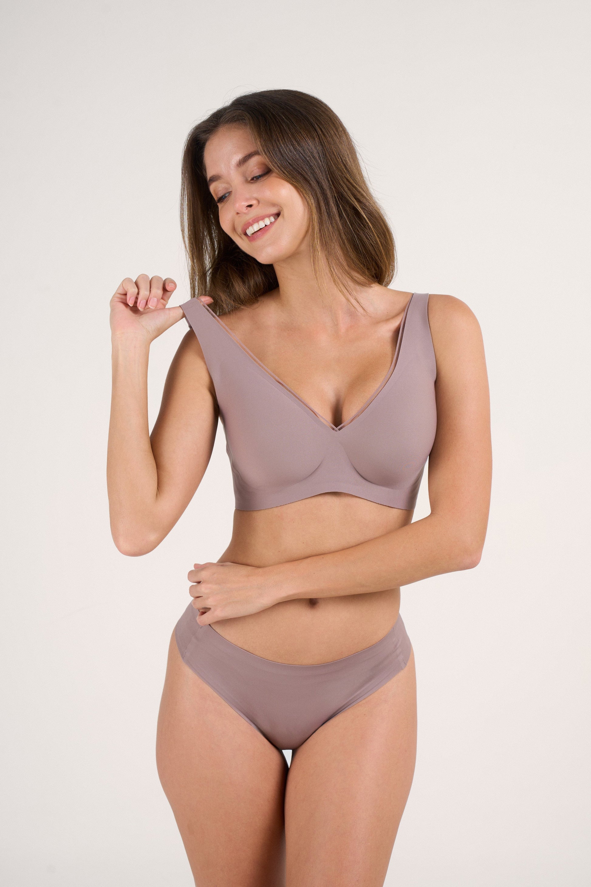 Roonde Plunge Mesh Push-Up Bra in Gris