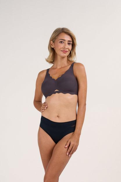Roonde Scalloped Detail Wireless Bra — product photo