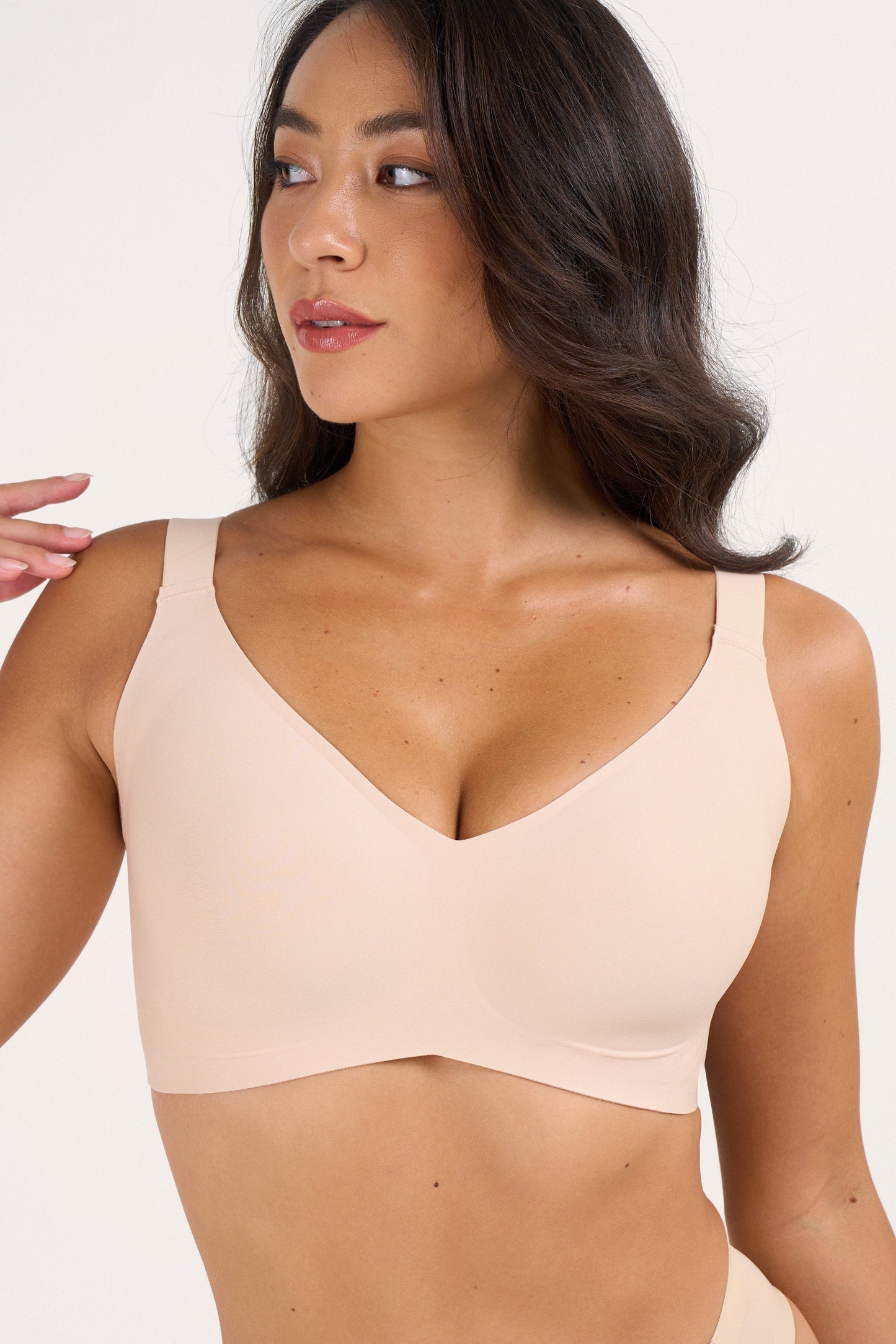 Roonde Soft V-Neck Wireless Bra in Nude