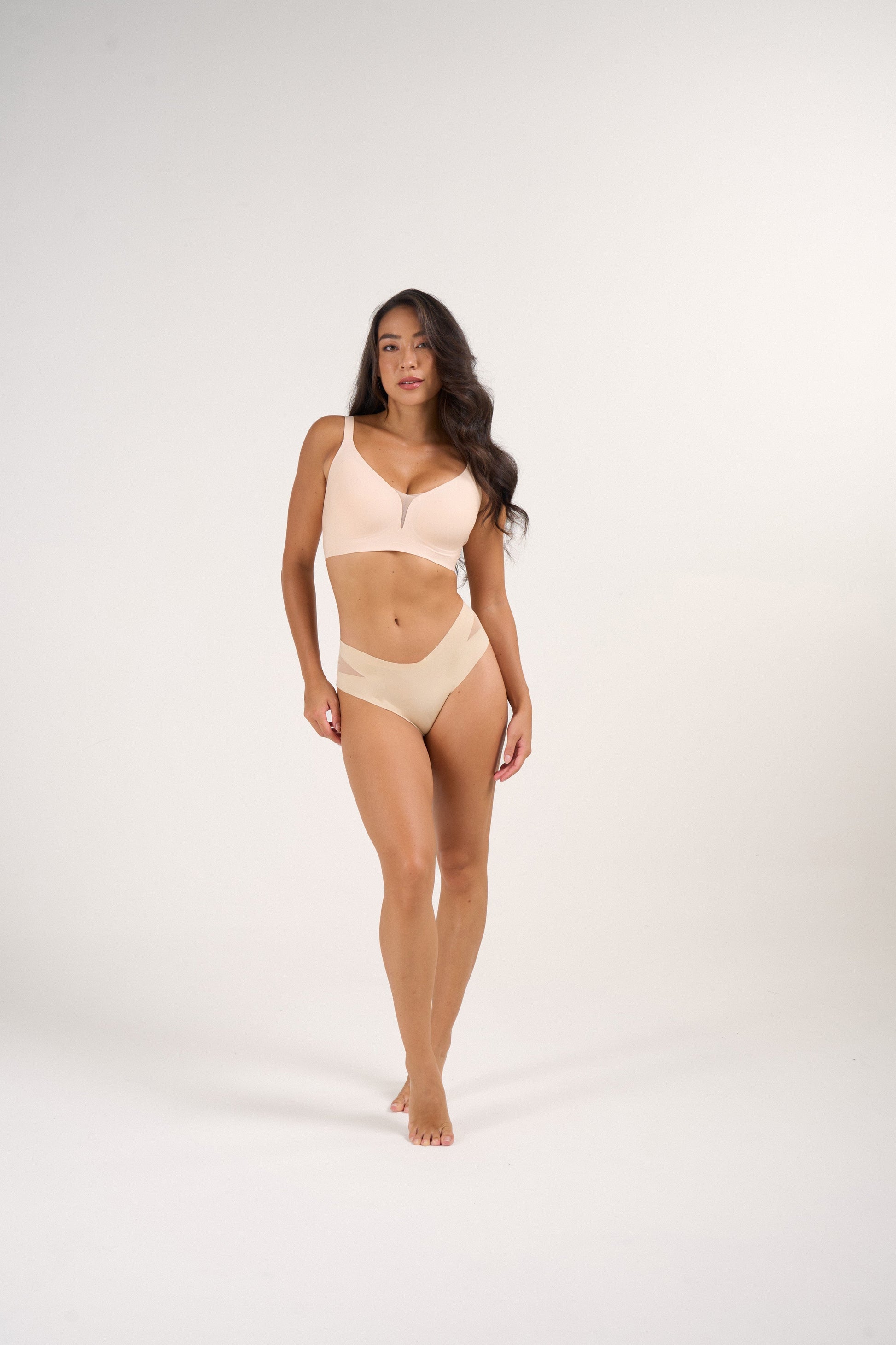Roonde V-Neck Mesh Lift Bra — product photo